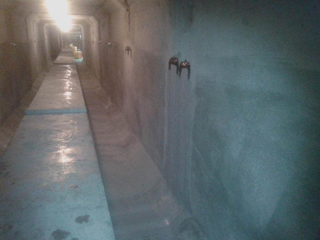 Обробка стін та підлоги проникаючою гідроізоляцією Пенетрон