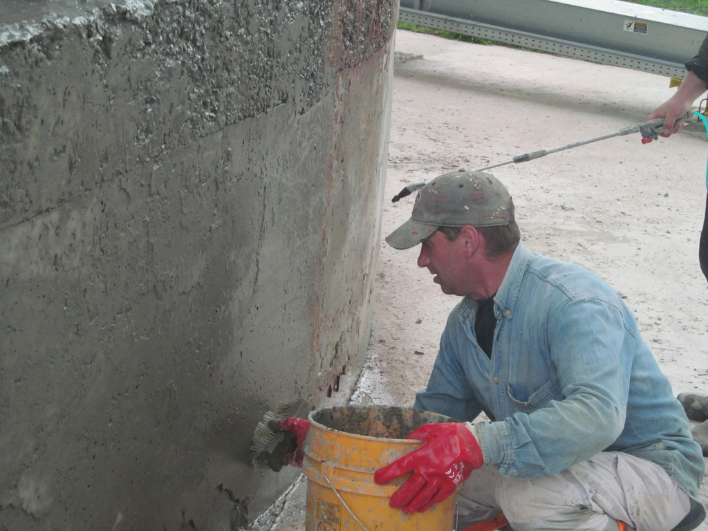Нанесення проникаючої гідроізоляції Пенетрон для захисту бетону фундаменту