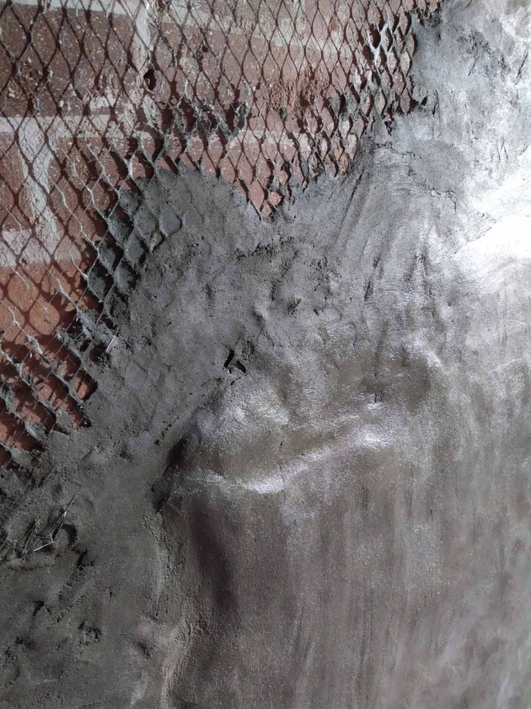 Нанесення гідроізоляційного захисного шару на стіни матеріалом Скрепа М500 Ремонтна.