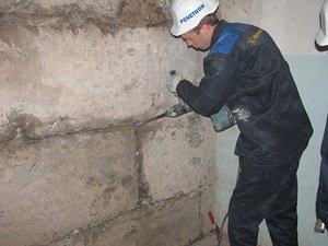Подготовка швов к гидроизоляции в подвале