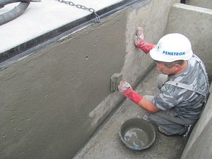 Гидроизоляция стен и пола проникающим материалом Пенетрон