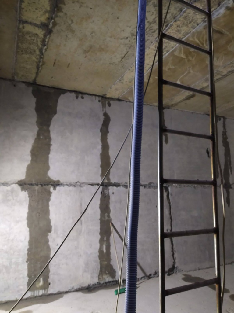 Затопление грунтовой водой через примыкания стен с полом и потолком